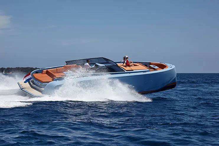 Vanquish VQ60, главная палуба — Cannes Yachst hire, Канны. Vanquish VQ60 — 18.3m