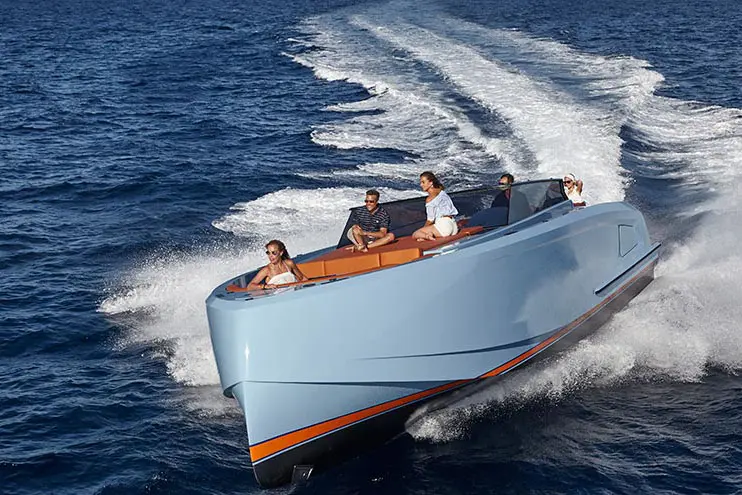 Vanquish VQ60, кормовая палуба — Cannes Yachst hire, Канны. Vanquish VQ60 — 18.3m