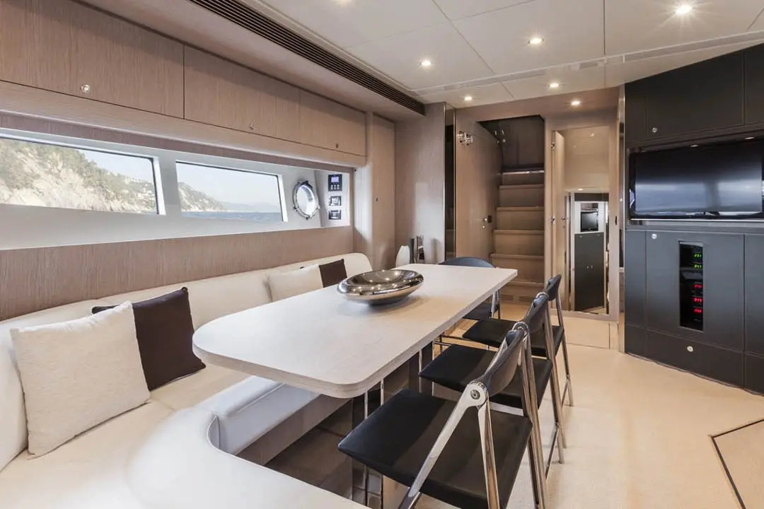 Virtus 63, flybridge — Cannes Yachst hire, Cannes. Virtus 63 — 19m