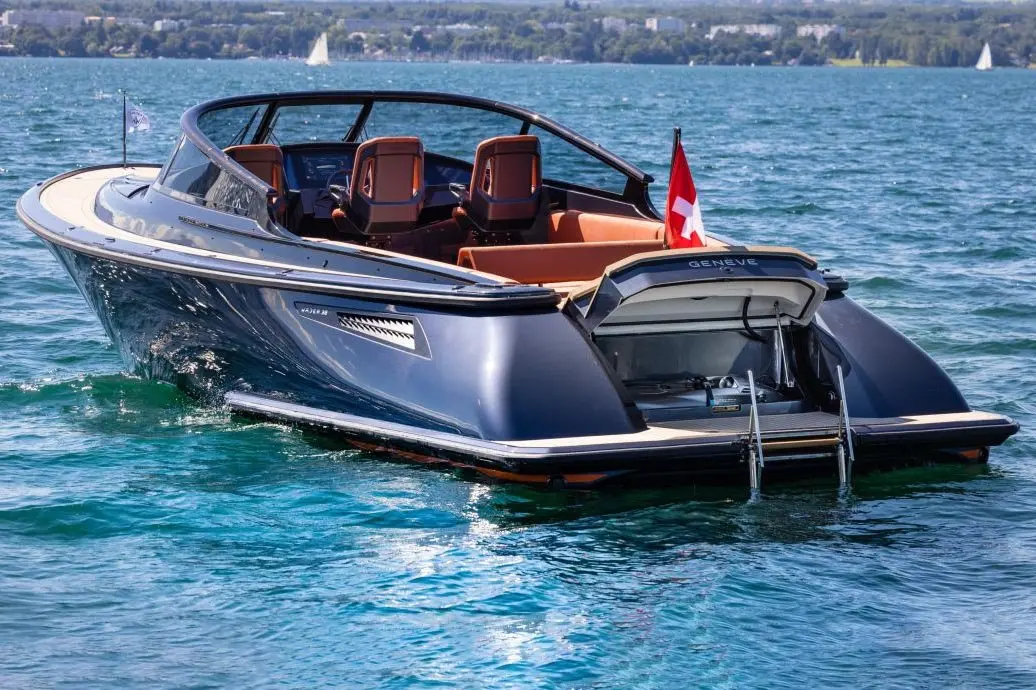 Wajer 38, кормовая палуба — Cannes Yachst hire, Канны. Wajer 38 — 11.3m