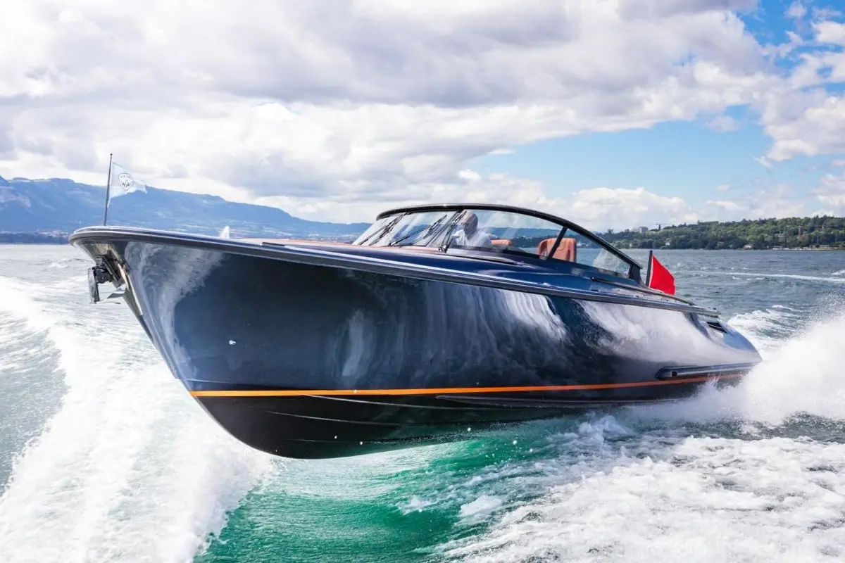 Wajer 38, салон — Cannes Yachst hire, Канны. Wajer 38 — 11.3m