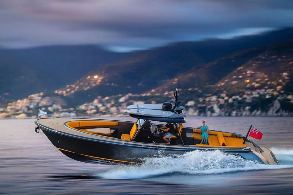 Wajer 38S, кормовая палуба — Cannes Yachst hire, Канны. Wajer 38S — 11m